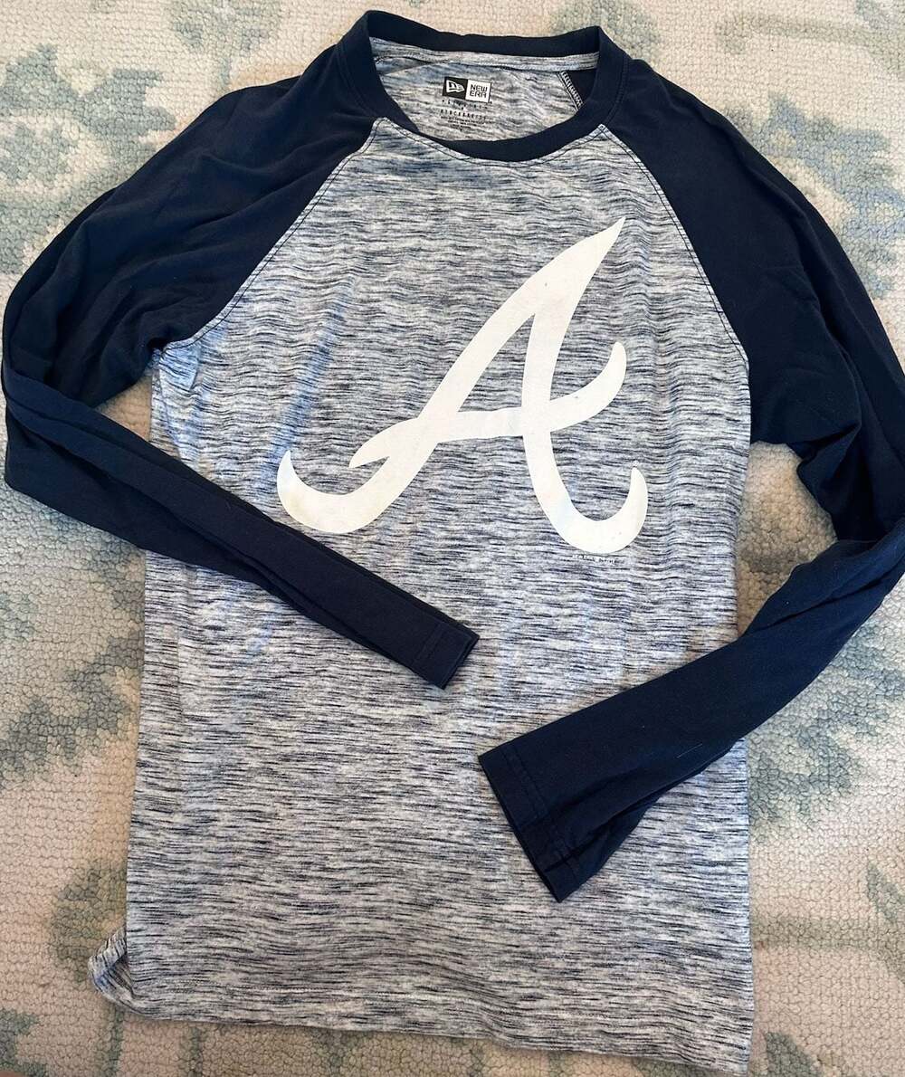 M - New Era Atlanta Braves MLB Long Sleeve Raglan Baseball Tee